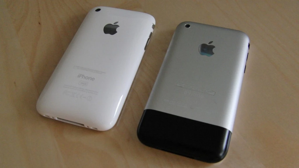 Еволюція пристроїв Apple: історія появи iPhone та iPod touch