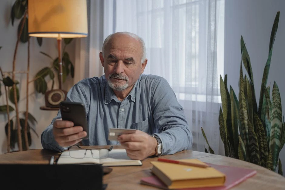Максимальну пенсію отримають не всі: які умови треба виконати українцям